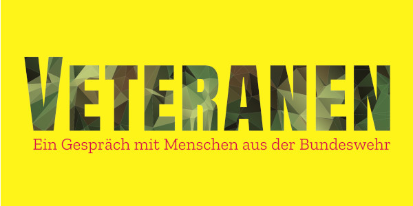 Schriftzug Veteranen in Camouflage Farben auf gelbem Hintergrund
