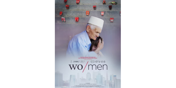 Plakat des Film wo/men mit einem alten Mann mit grauen Haar, der ein Kind umarmt