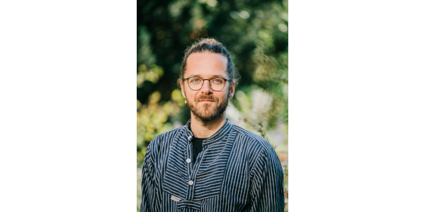 Portraitfoto von Arne Semsrott.